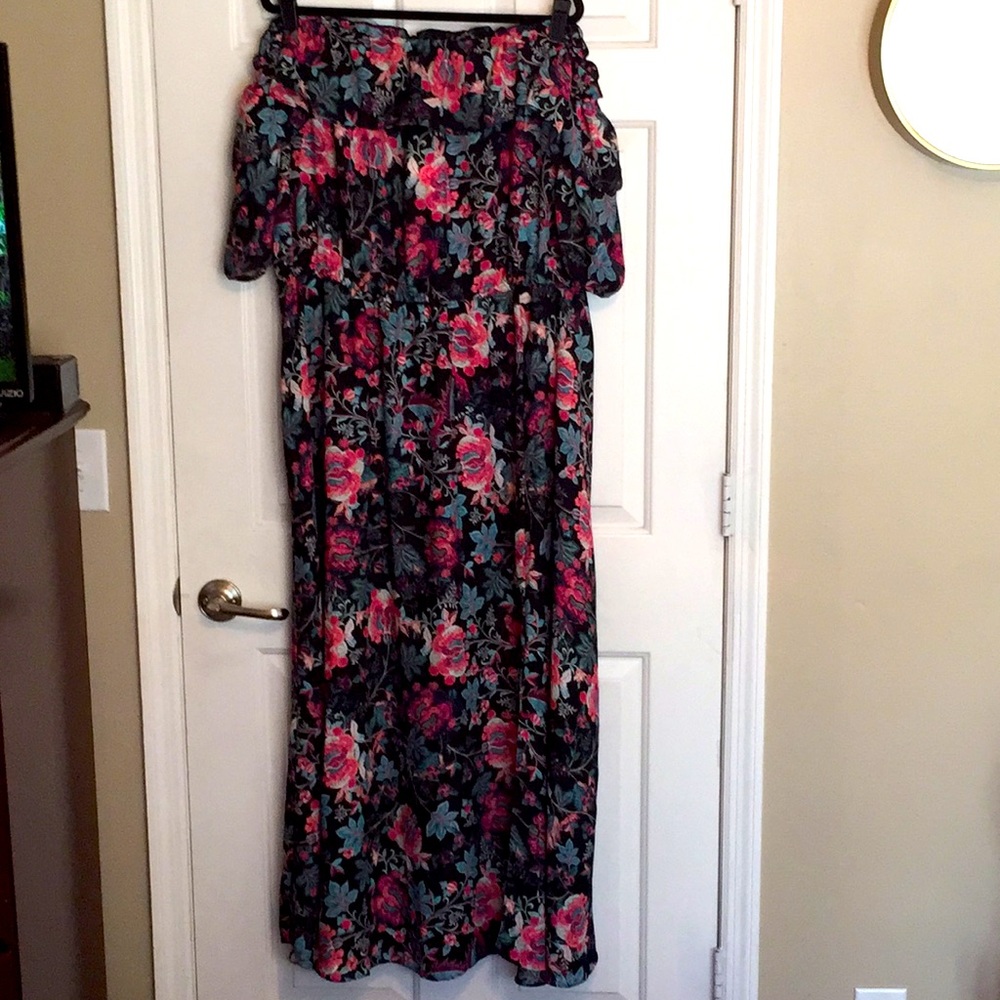 Floral off-shoulder maxi dress